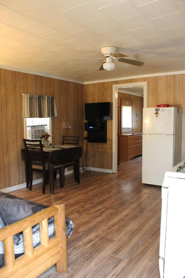 Berry Creek Cabins Bed & Breakfast Isabel Exterior photo