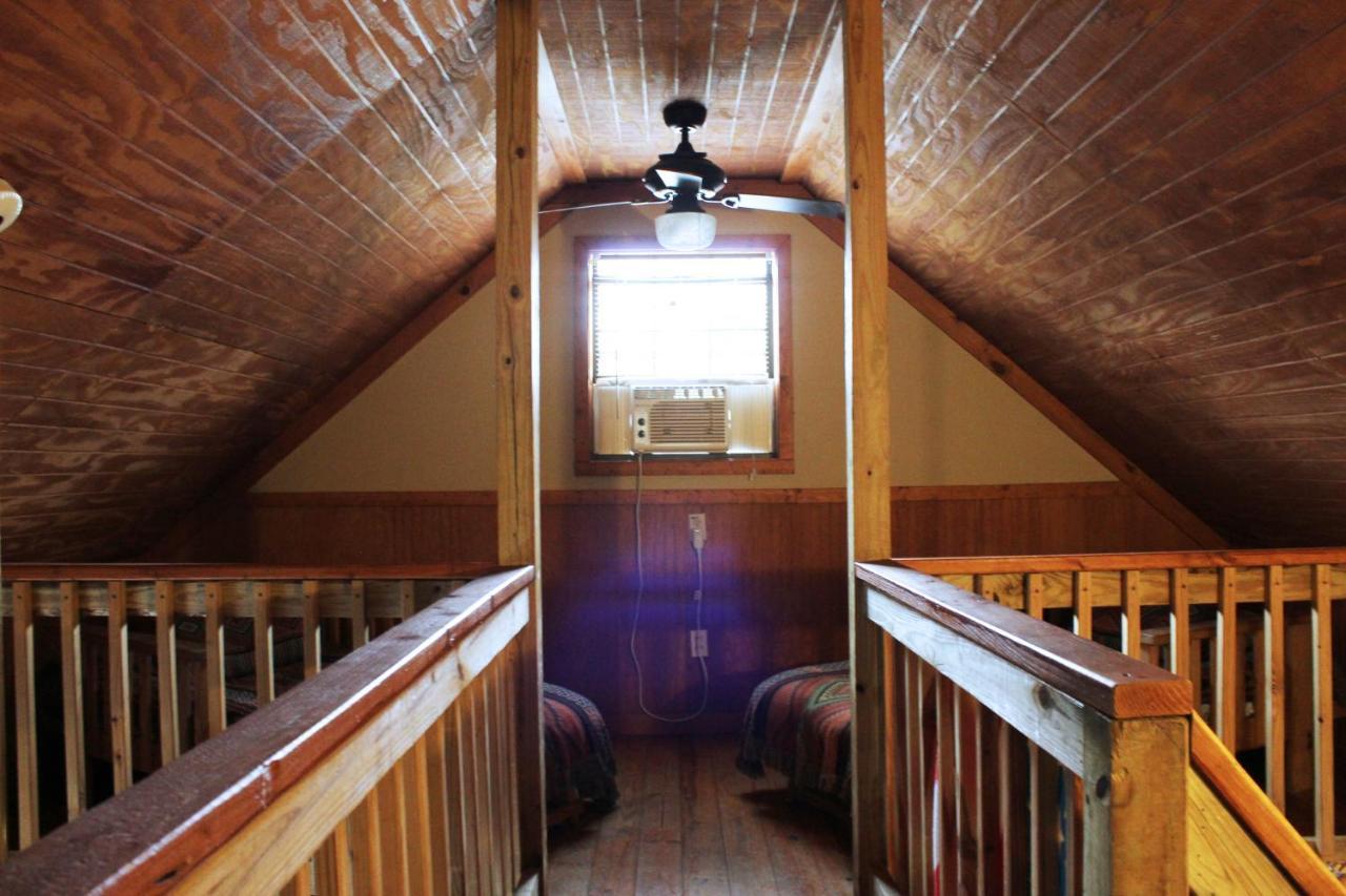 Berry Creek Cabins Bed & Breakfast Isabel Exterior photo