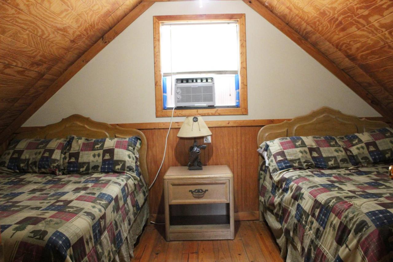 Berry Creek Cabins Bed & Breakfast Isabel Exterior photo
