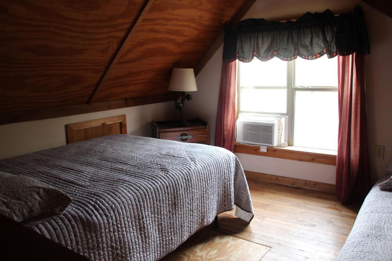 Berry Creek Cabins Bed & Breakfast Isabel Exterior photo