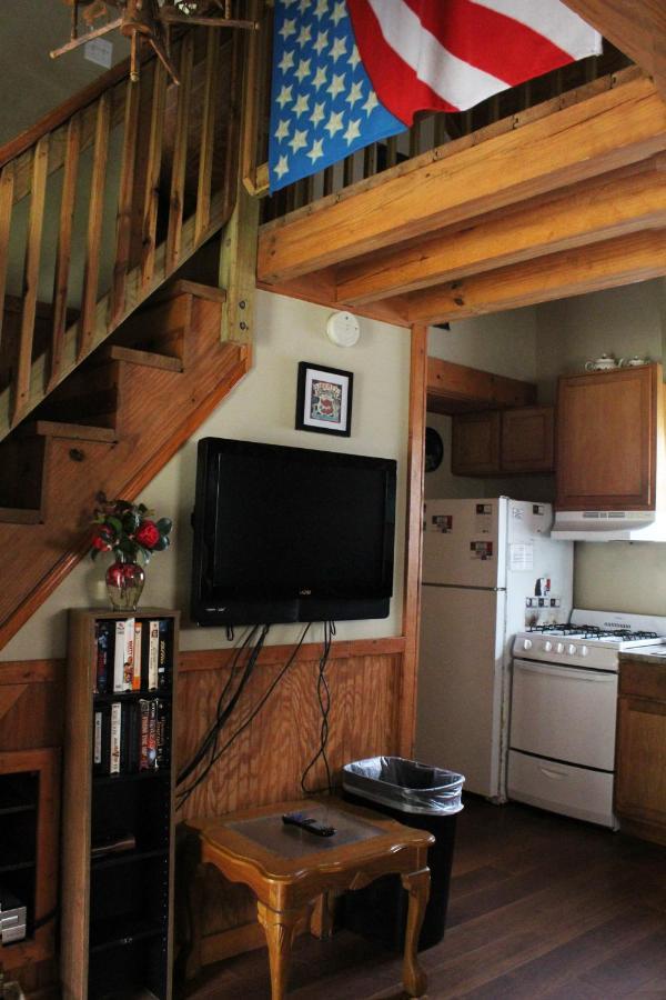 Berry Creek Cabins Bed & Breakfast Isabel Exterior photo