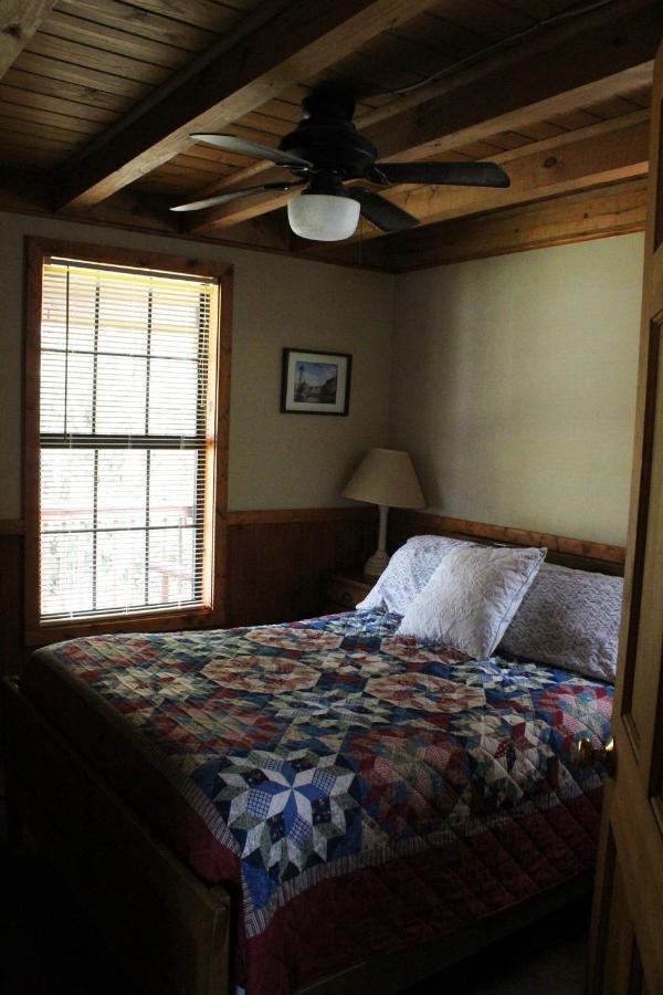 Berry Creek Cabins Bed & Breakfast Isabel Exterior photo