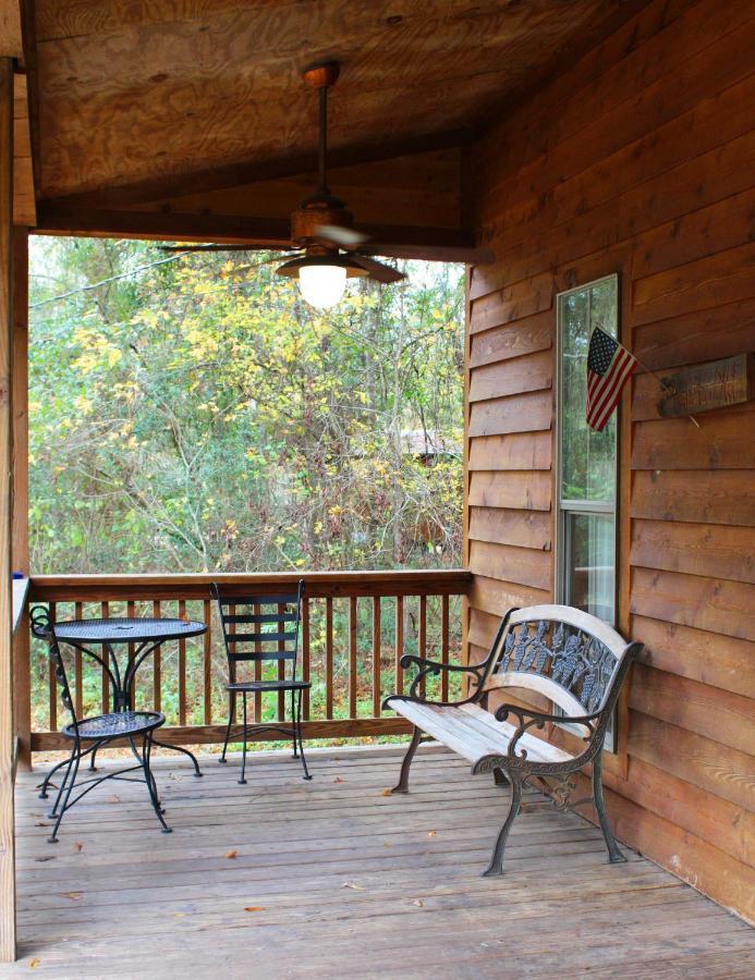 Berry Creek Cabins Bed & Breakfast Isabel Exterior photo