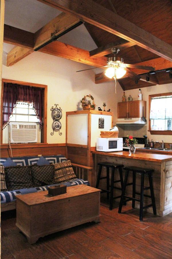 Berry Creek Cabins Bed & Breakfast Isabel Exterior photo
